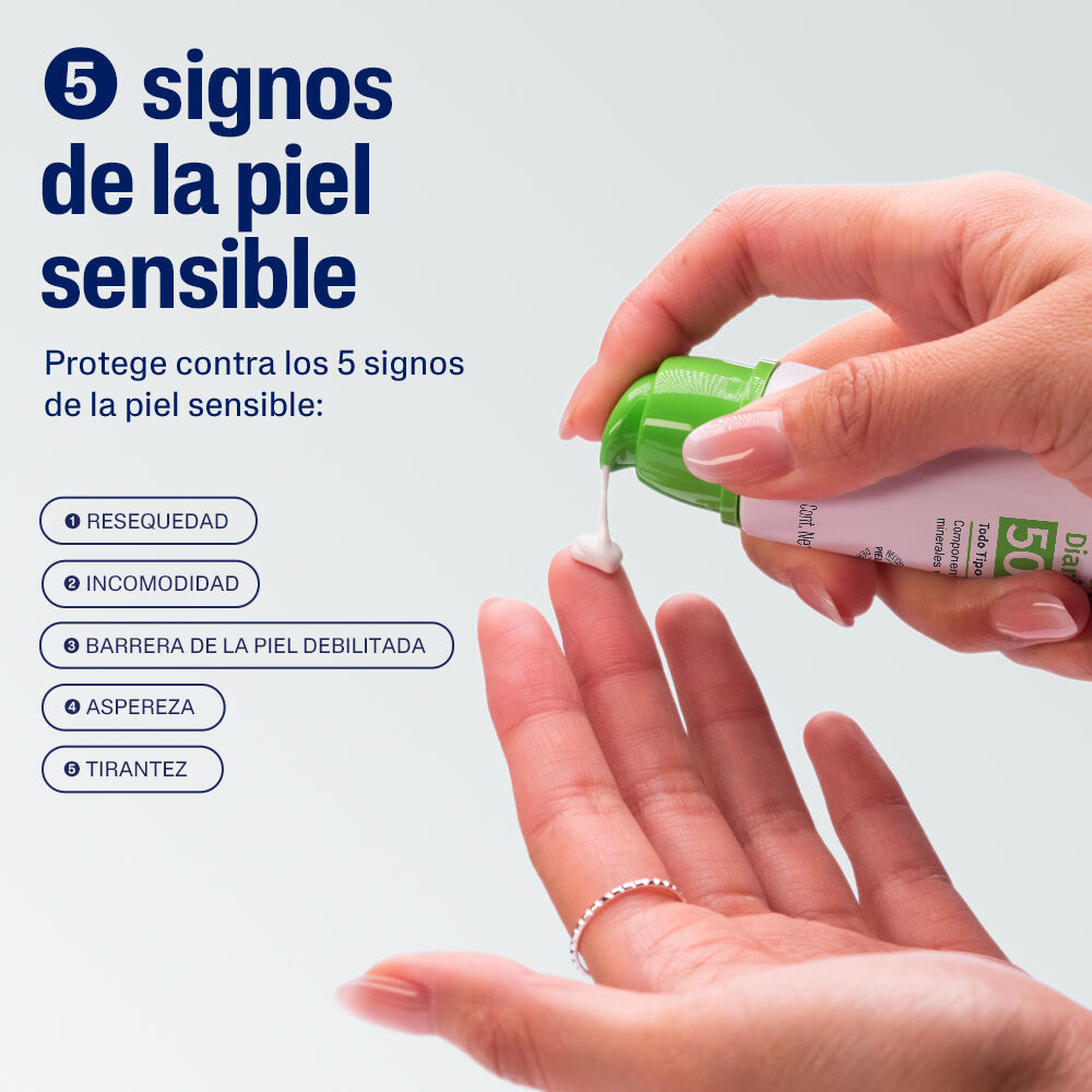 Manos aplicando hidratante Cetaphil FPS 50 que protege contra 5 signos de piel sensible resequedad incomodidad barrera debilitada aspereza tirantez